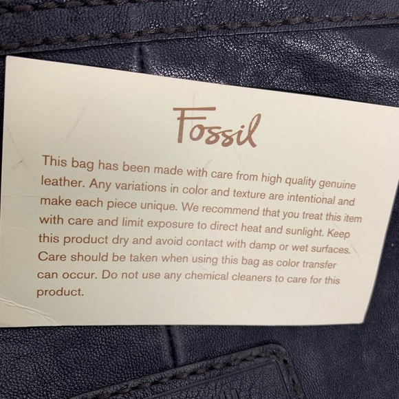 NWOT Fossil Black Glazed Leather Handbag Shoulder Fold Over Key & Lock Charms - Picture 11 of 13